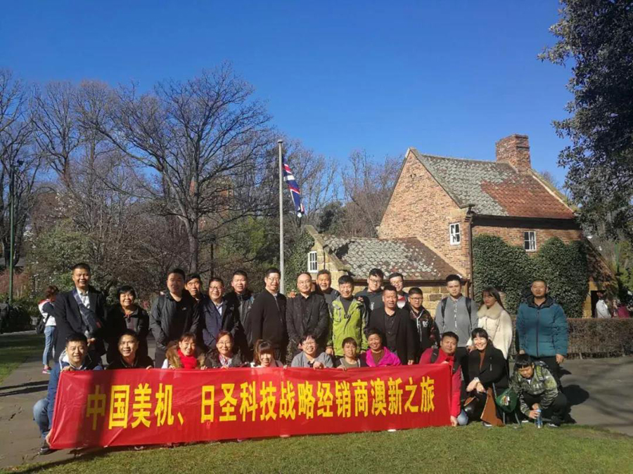 世界那么大，我們?nèi)ツ习肭蚩纯? />
                            </div>
                            <div   id=