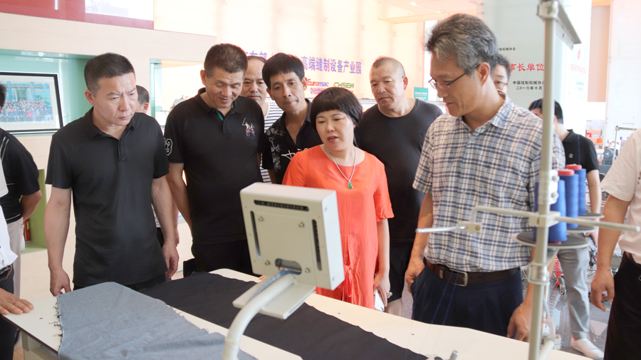 新河鎮(zhèn)人大主席江作巍、紀(jì)委書記江志平一行蒞臨美機(jī)調(diào)研