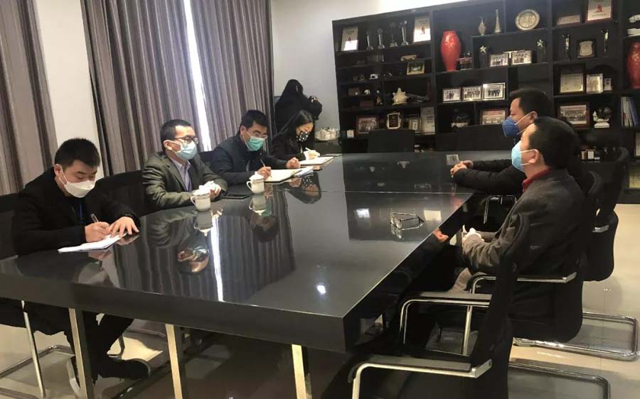 溫嶺市委組織部葉敏智副部長(zhǎng)、新河鎮(zhèn)葉曉瓏鎮(zhèn)長(zhǎng)蒞臨美機(jī)督導(dǎo)疫情防控和復(fù)工復(fù)產(chǎn)準(zhǔn)備工作