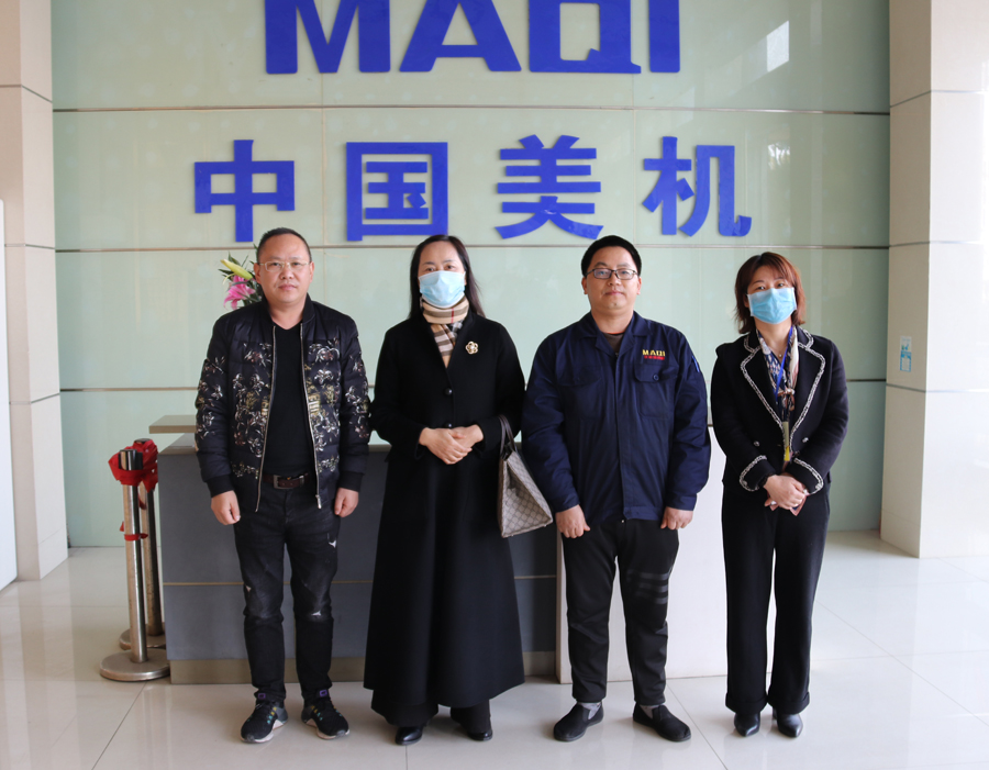 溫嶺市紅十字會(huì)趙玲副會(huì)長(zhǎng)、“春桂?愛(ài)相髓”基金黃杏云一行慰問(wèn)美機(jī)愛(ài)心員工韓永林 發(fā)布者：  發(fā)布時(shí)間：2021-01-30